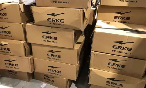 災(zāi)難無情人有情，昊天公司總經(jīng)理給所有在外的施工人員每人置辦了一雙鴻星爾克！